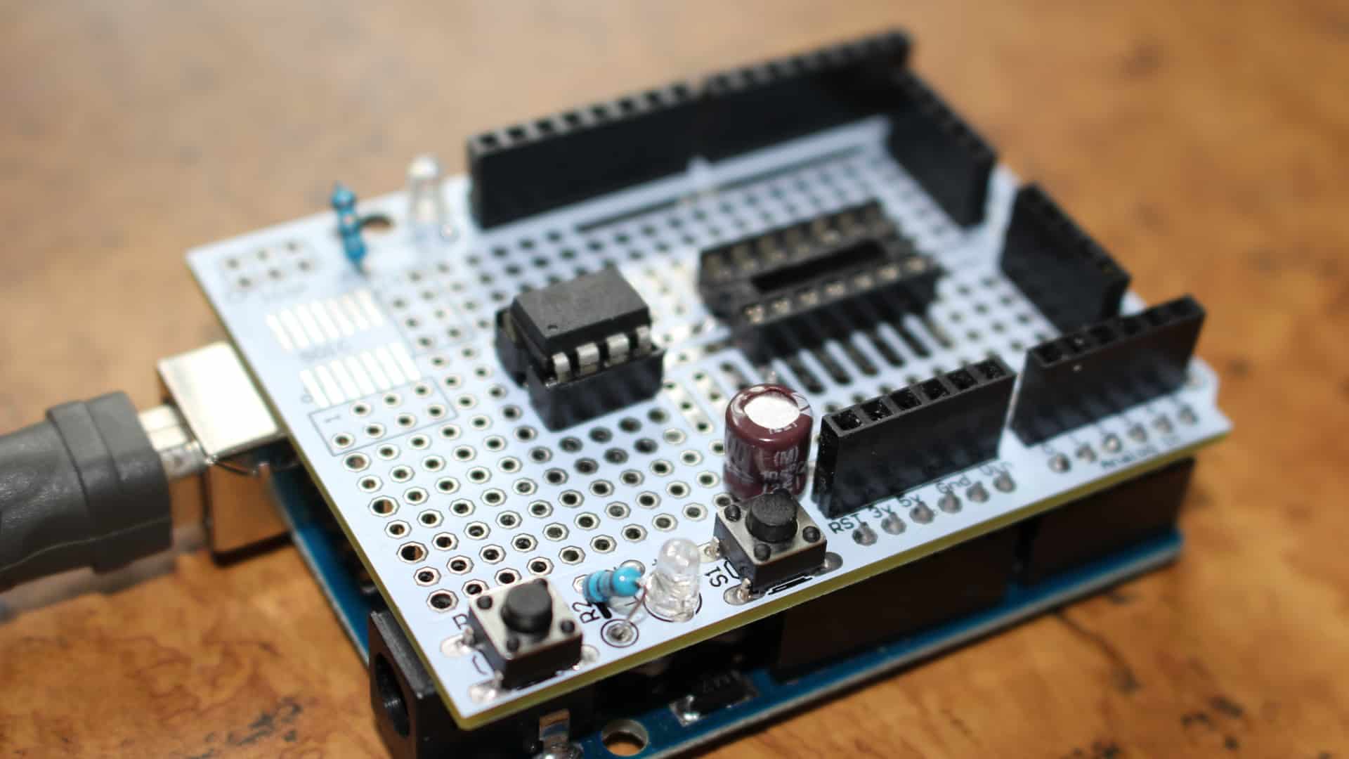 Lee más sobre el artículo Shield DIY Attiny, programa like a pro