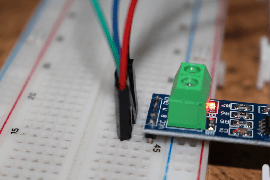 MAX485 en protoboard para RS485 con Arduino