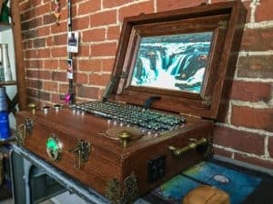 Lee más sobre el artículo Portátil steampunk con Raspberry Pi un tanto peculiar